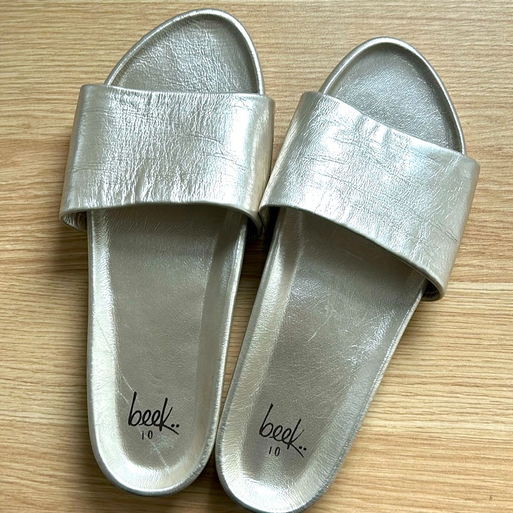 Beek Gallito slide in platinum size 10